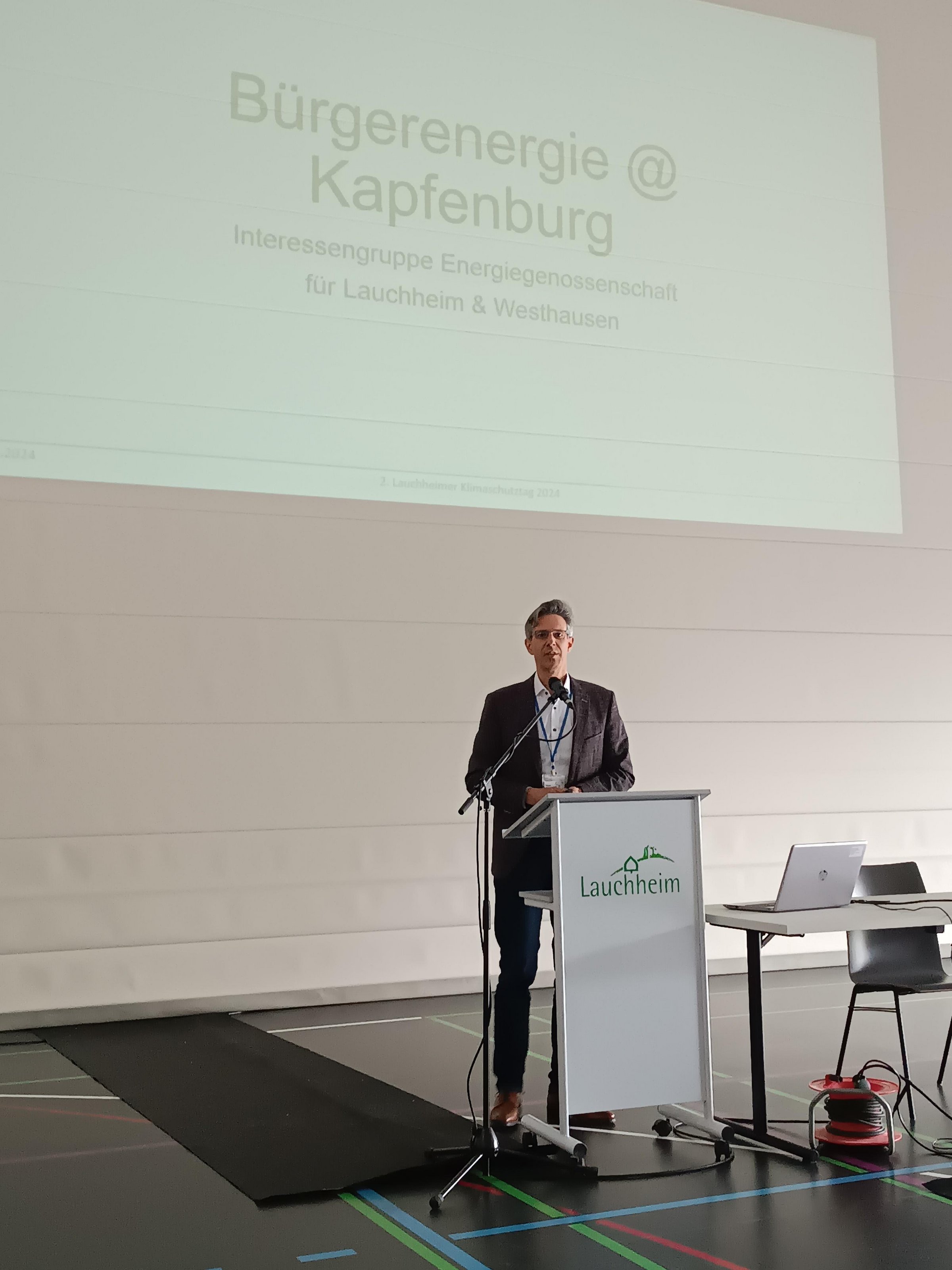 Herr Dier von der Regionalgruppe "Bürgerenergie Kapfenburg"